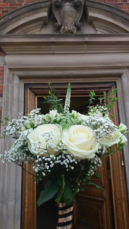Cream bouquet outside Sutton Bonnington hall
